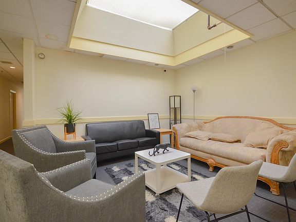 4th image of 230 Thayer St #11117401