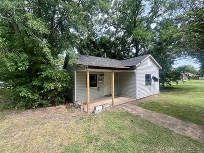 906 NE 3rd St, Henryetta, OK, 74437