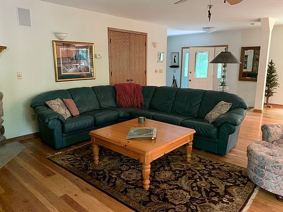 3rd image of 7672 Garden Ln