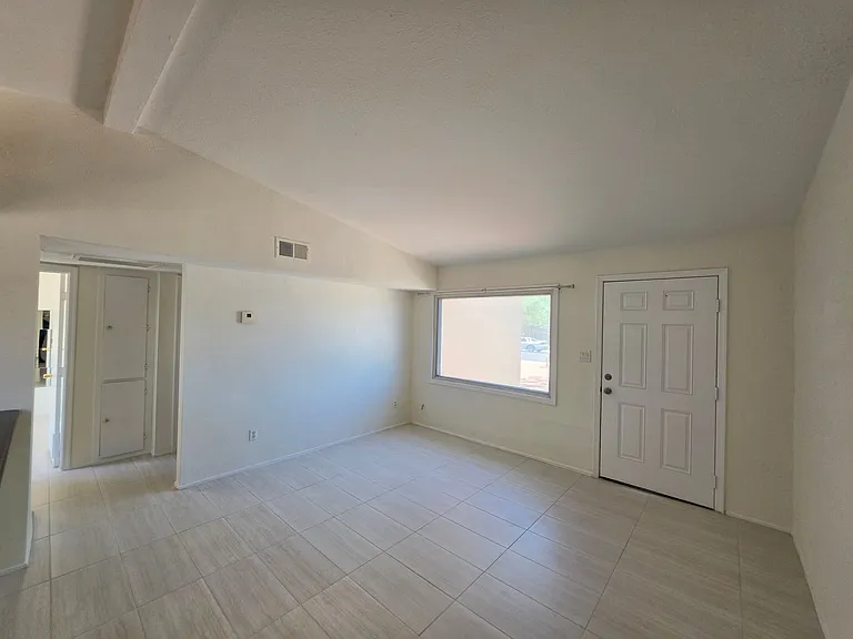 1243 N Oleander St — Photo 3