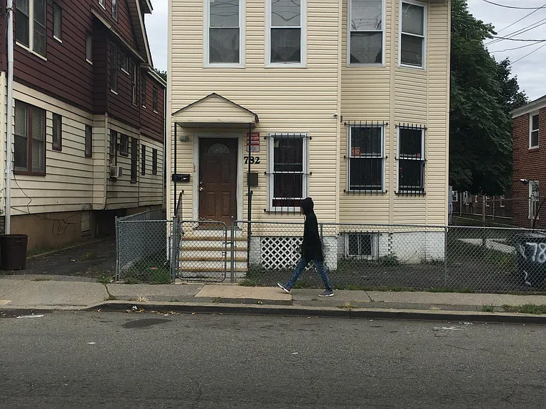 782 Grove St #2 — Photo 2