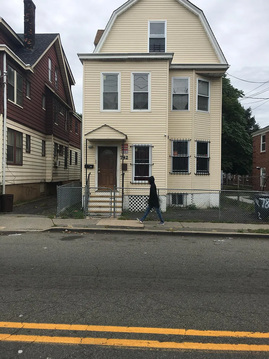 Building Photo - 782 Grove St #2
