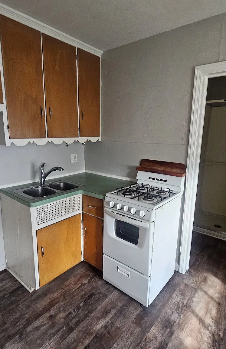 Studio, $695 — Photo 4