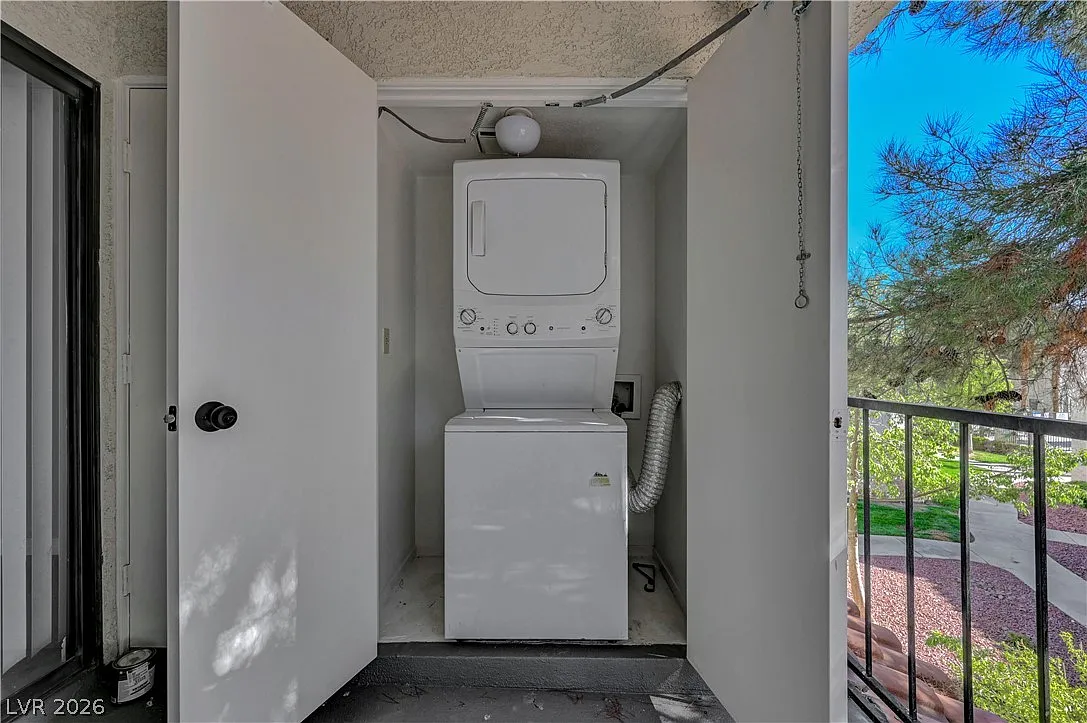 1 bed, 1.0 bath, 568 sqft, $1,195 — Photo 2