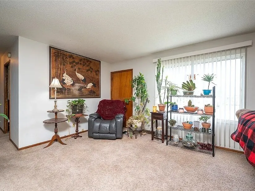 3 bed, 1188 sqft, $1,950 — Photo 4