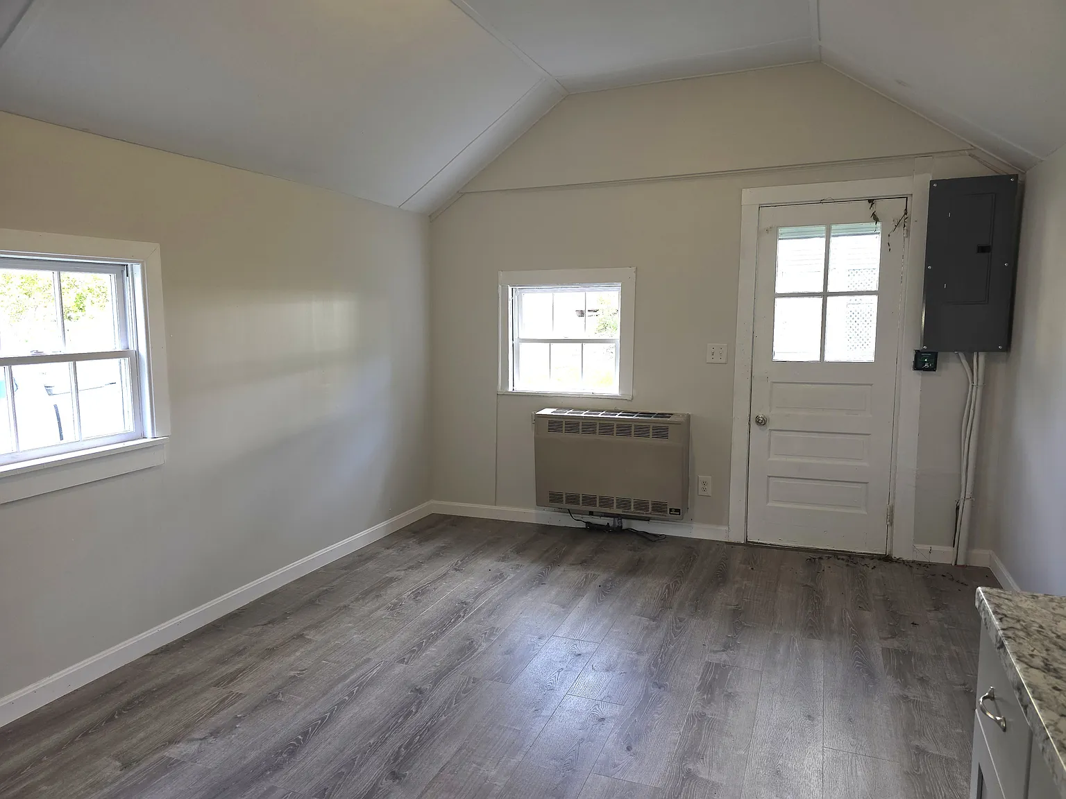 1 bed, 360 sqft, $2,000 — Photo 3