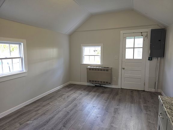 3rd image of 261 Ocean St Unit B