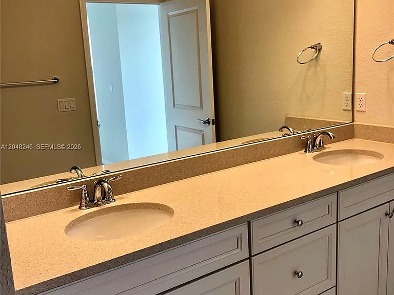 4984 Greenway Dr — Photo 20