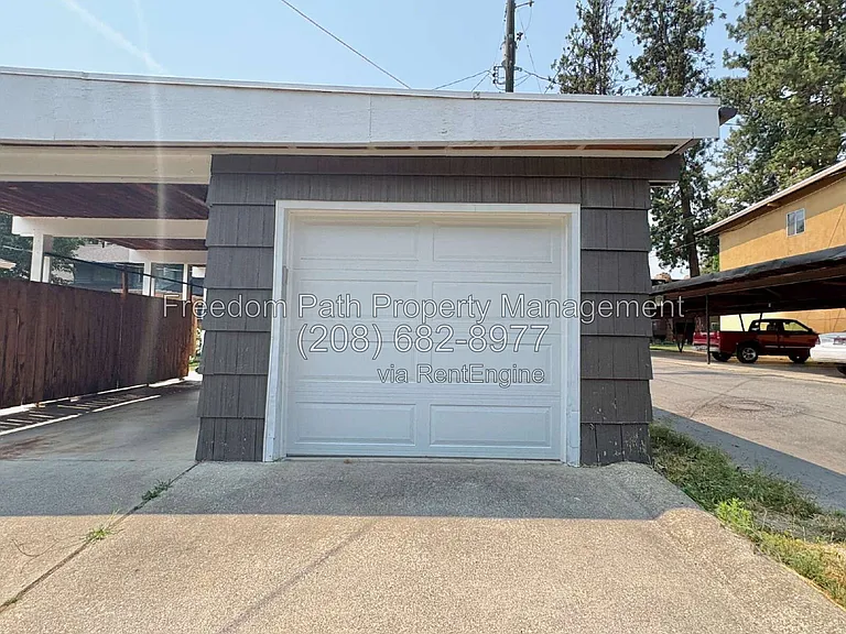 421 S 11th St — Photo 22