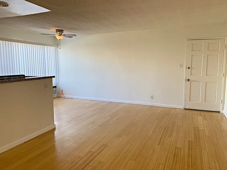 12811 Caswell Ave — Photo 4