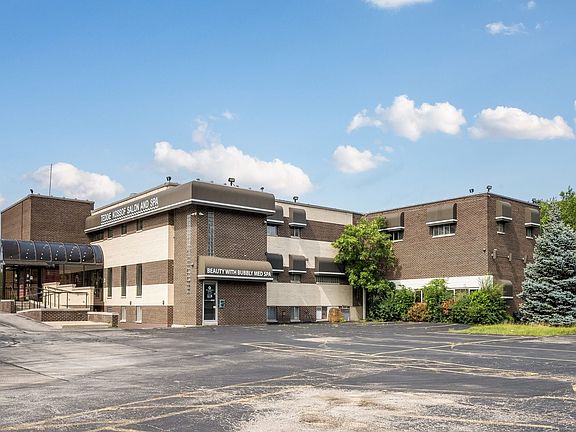 3rd image of 281 Waukegan Rd