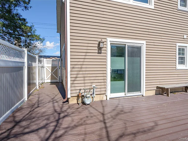 445 S Wellwood Ave — Photo 16