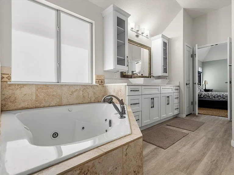 8503 Delavan Ave — Photo 36