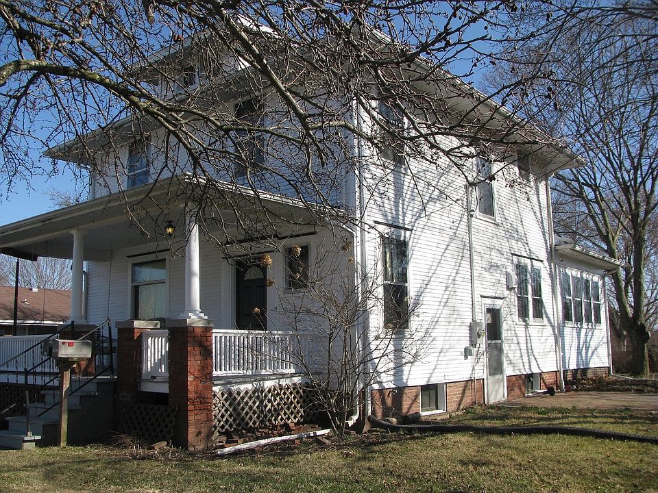 1st image of 710 E Adams St