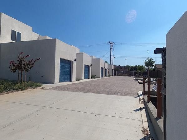 1st image of 262 E Park Ave