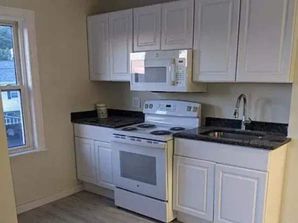 292 Elm St #2, North Attleboro, MA 02760