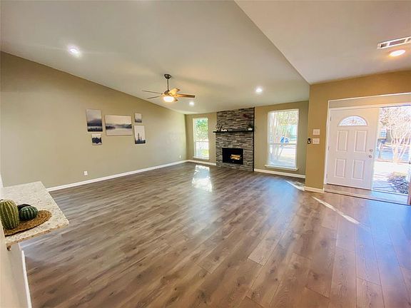 3rd image of 2043 Christie Ln