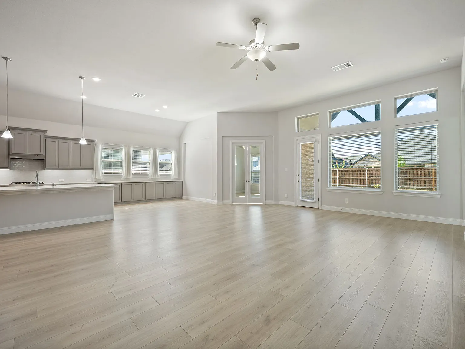 4 bed, 2901 sqft, $3,600 — Photo 3