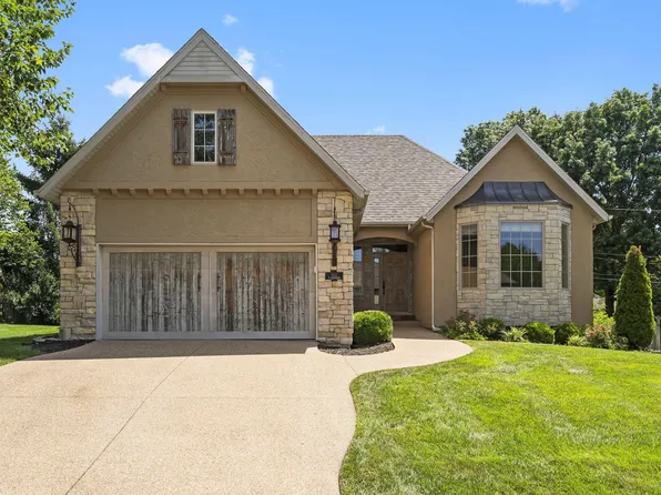 966 S Carriage Avenue, Springfield, MO 65809