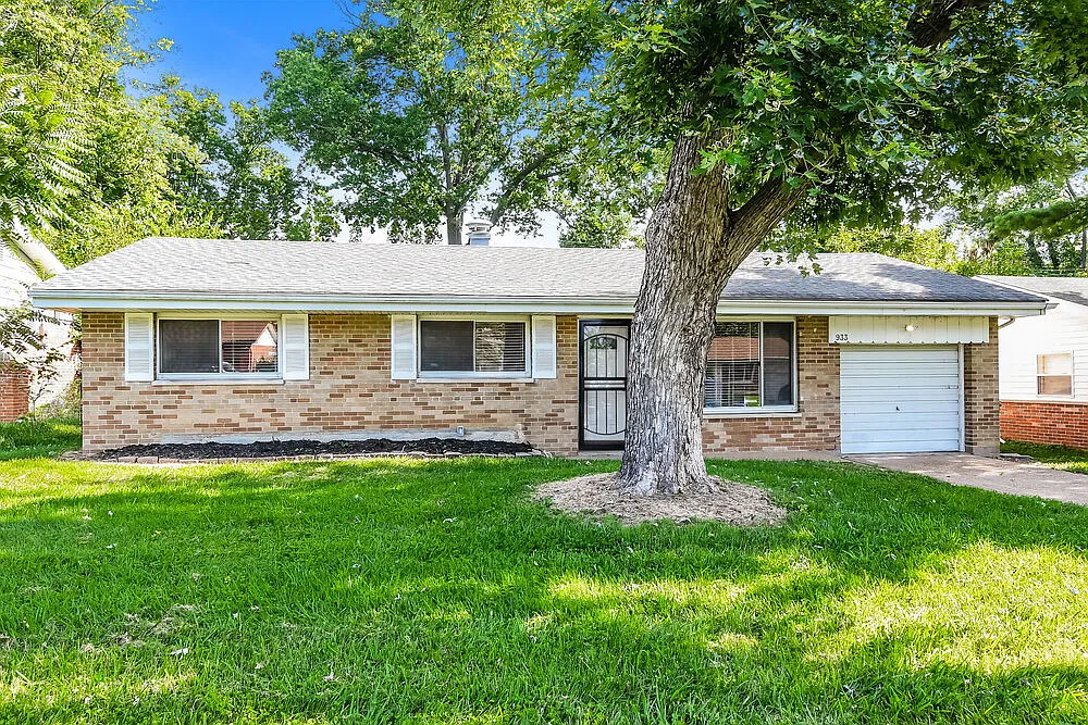 3 bed, 1.0 bath, 962 sqft, $1,345 — Photo 3