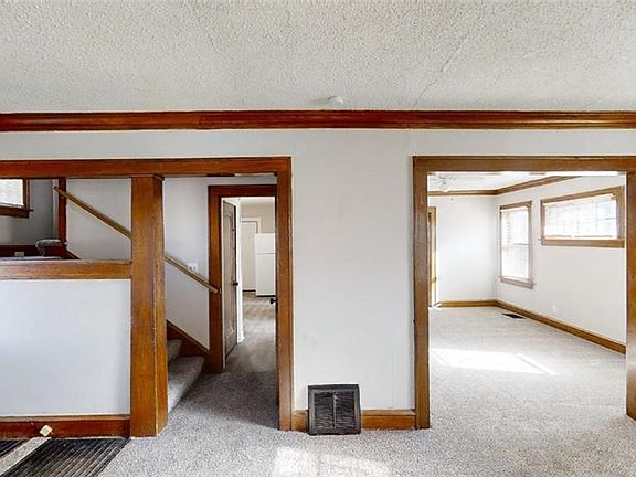 4th image of 5347 Euclid Ave