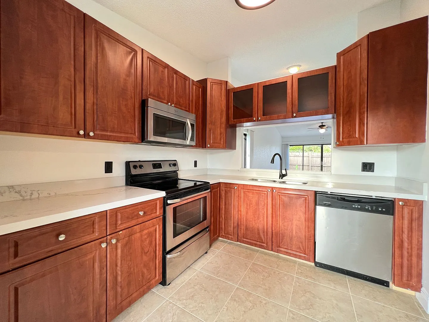 Updated two bedroom 2 Bath End unit! Lovely Boca Raton Community! — Photo 3