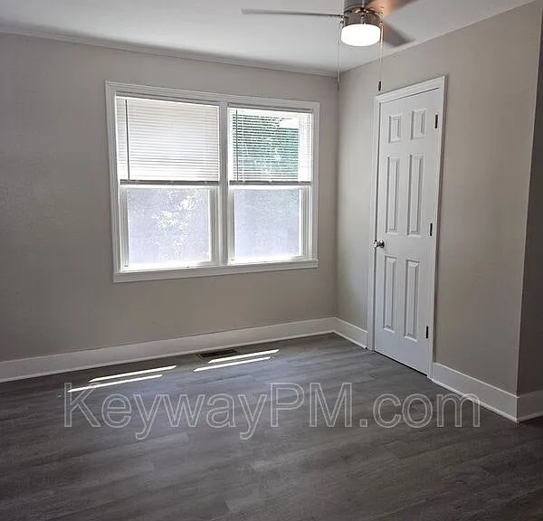 302 Crystal Lake Dr — Photo 10