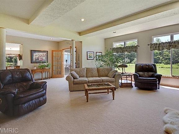 3rd image of 4356 Meadow Ln
