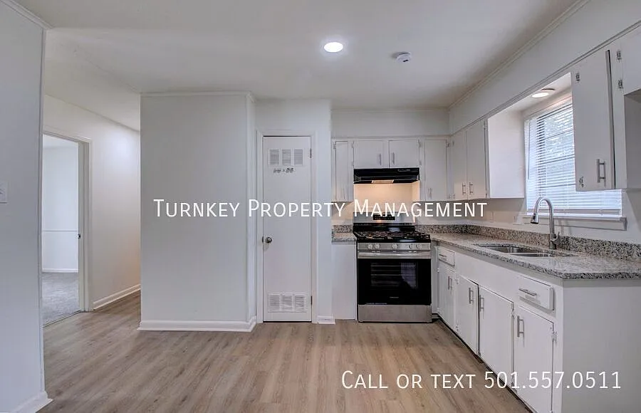 6 Parkridge Dr - $500 off 1st Month's Rent! — Photo 2