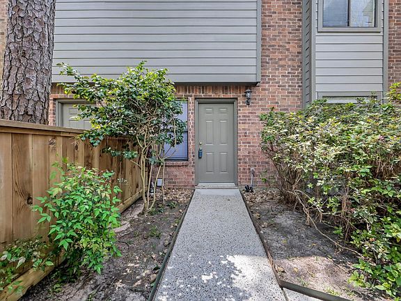 2nd image of 26 Willowwood Cir