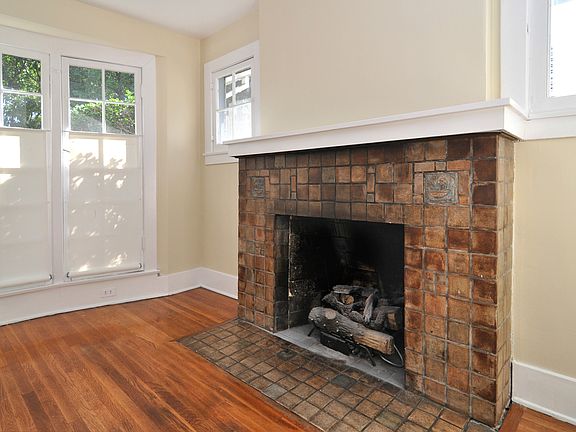 3rd image of 2037 Primrose Ave