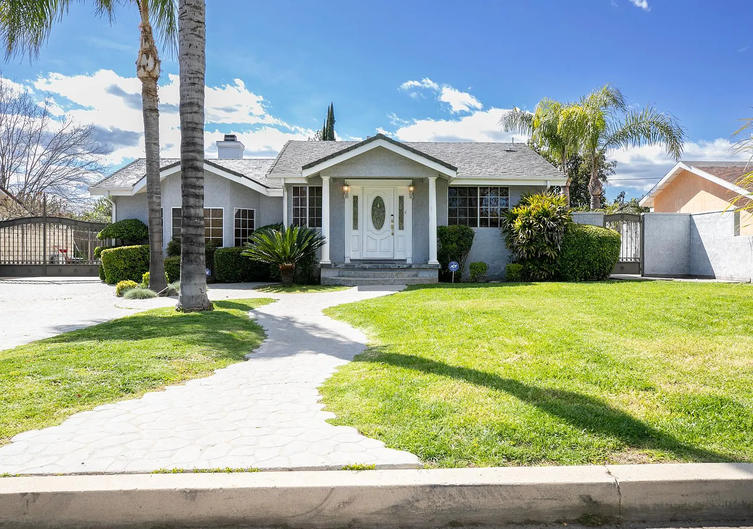 8437 Quartz Ave — Photo 1