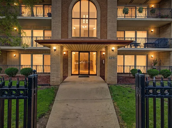 6255 W 63rd St APT 1B, Chicago, IL 60638