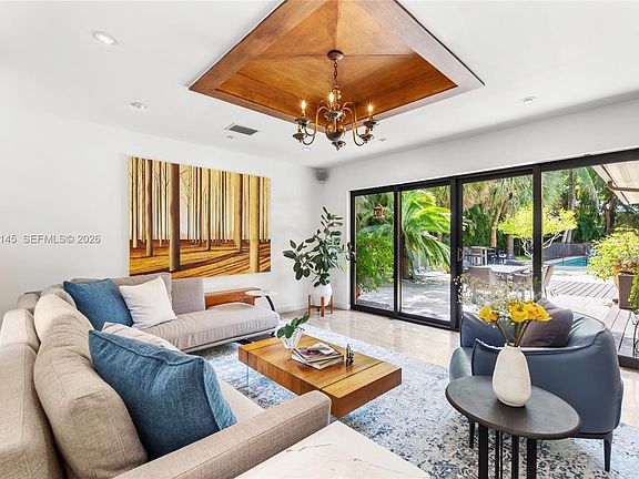 5th image of 560 Sabal Palm Rd