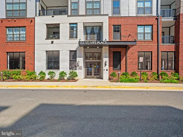 104 Saint Ives Pl Unit 402, Oxon Hill, MD 20745