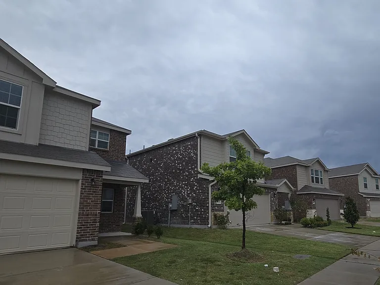 1431 Lumberton Dr — Photo 2