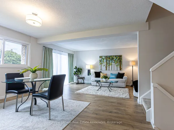 2605 Woodchester Dr #57, Mississauga, ON L5K 2E3