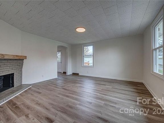 5th image of 605 S Dalton St