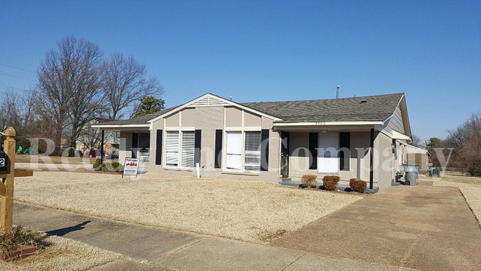1st image of 4492 Wooddale Ave