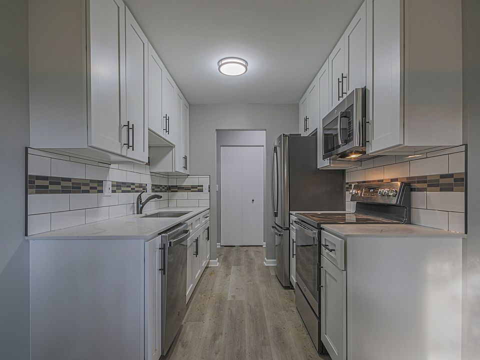 1st image of 1605 N Milwaukee Ave APT 3B