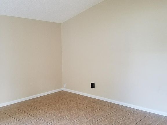 2nd image of 15 N Sheltering Oaks Dr APT B