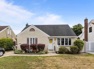 33 Audrey Ave, Plainview, NY 11803