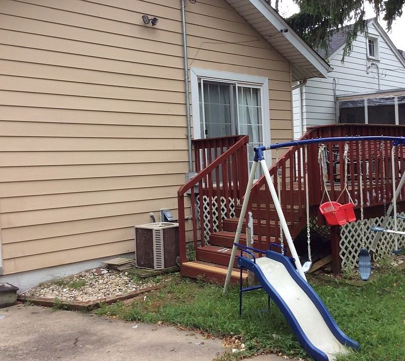 2nd image of 1512 Henry Pl