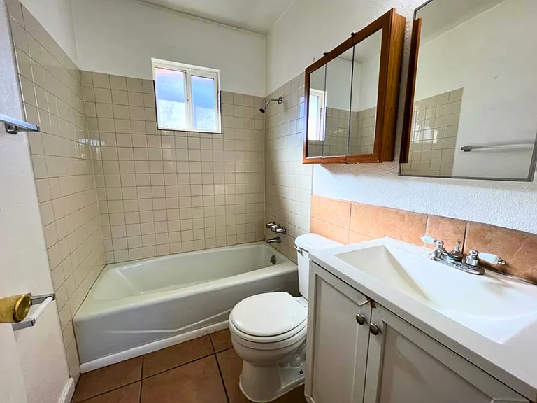 3204 Comanche Rd NE — Photo 6
