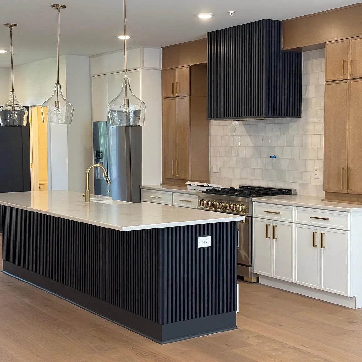 3 bed, 3.5 bath, 3000 sqft, $5,499 — Photo 1