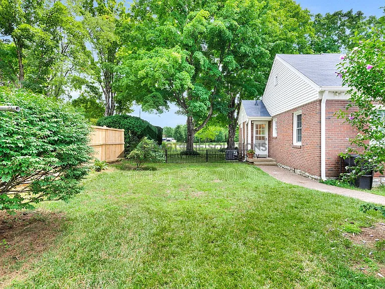 715 Hillsboro Rd — Photo 10