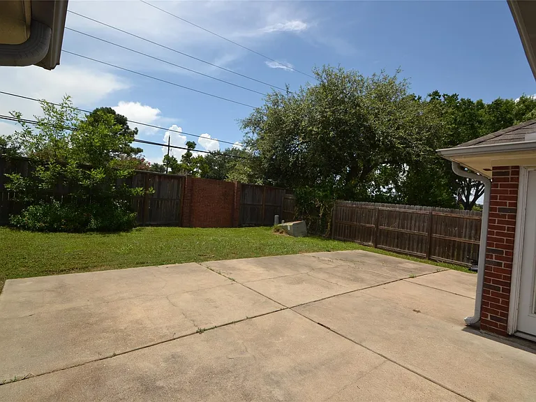 2818 Russett Pl W — Photo 27