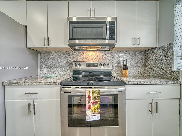 7620 SW 21st St #7620 — Photo 5