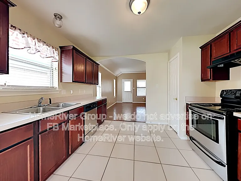 112 Magnolia St — Photo 3