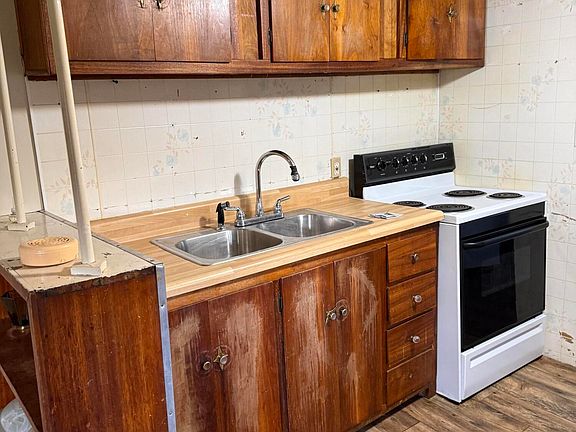 5th image of 159 Johnson St